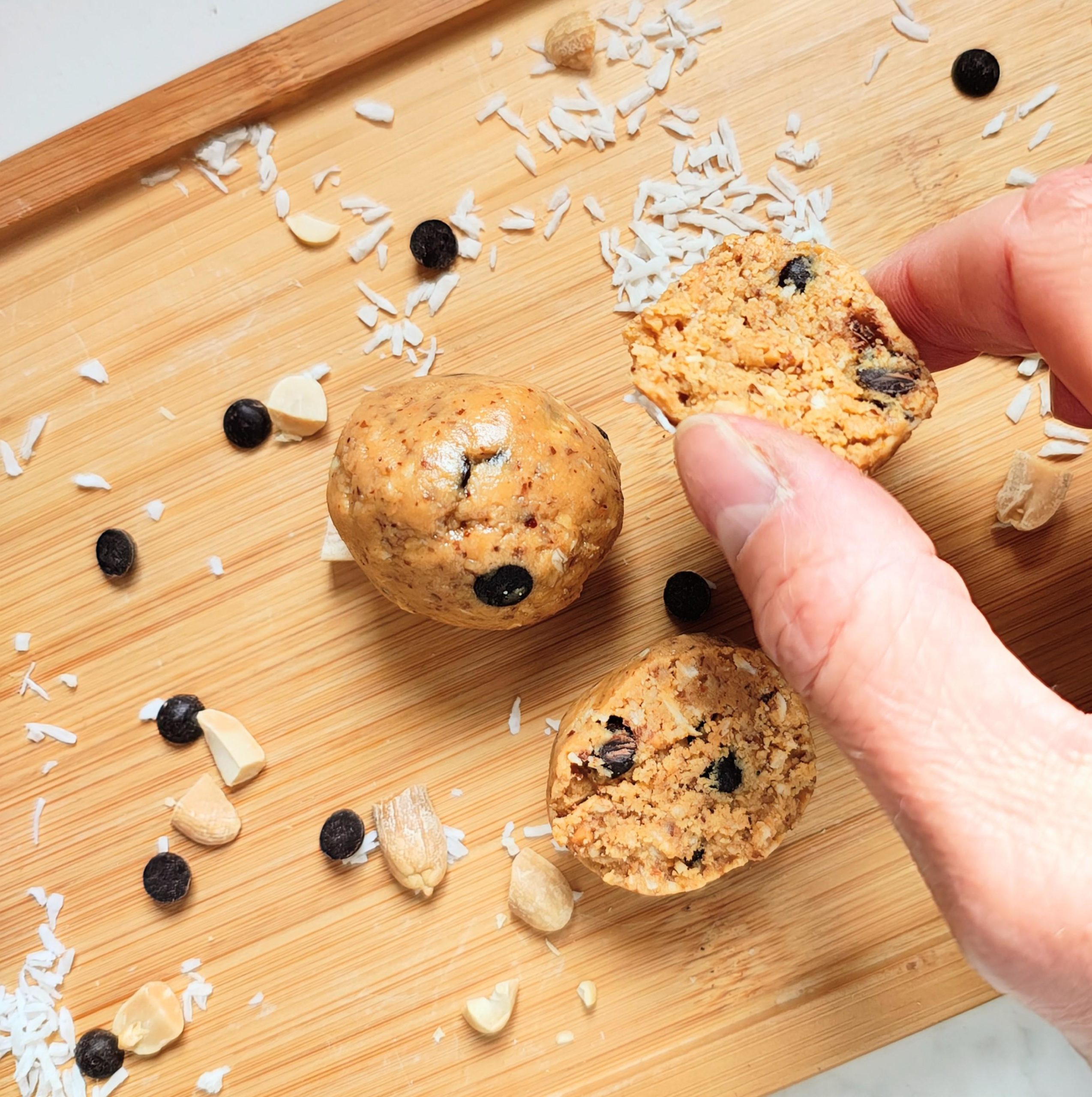 Energy Balls Cacahuètes/Chocolat noir * DDM courte – Image 5