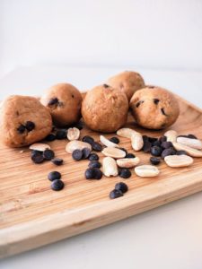 energy balls beurre de cacahuètes et chocolat noir