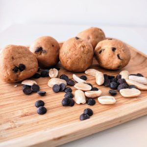 energy balls beurre de cacahuètes et chocolat noir